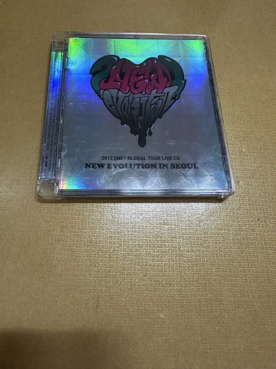 2012 2NE1 글로벌 투어 라이브 CD 판매합니다.